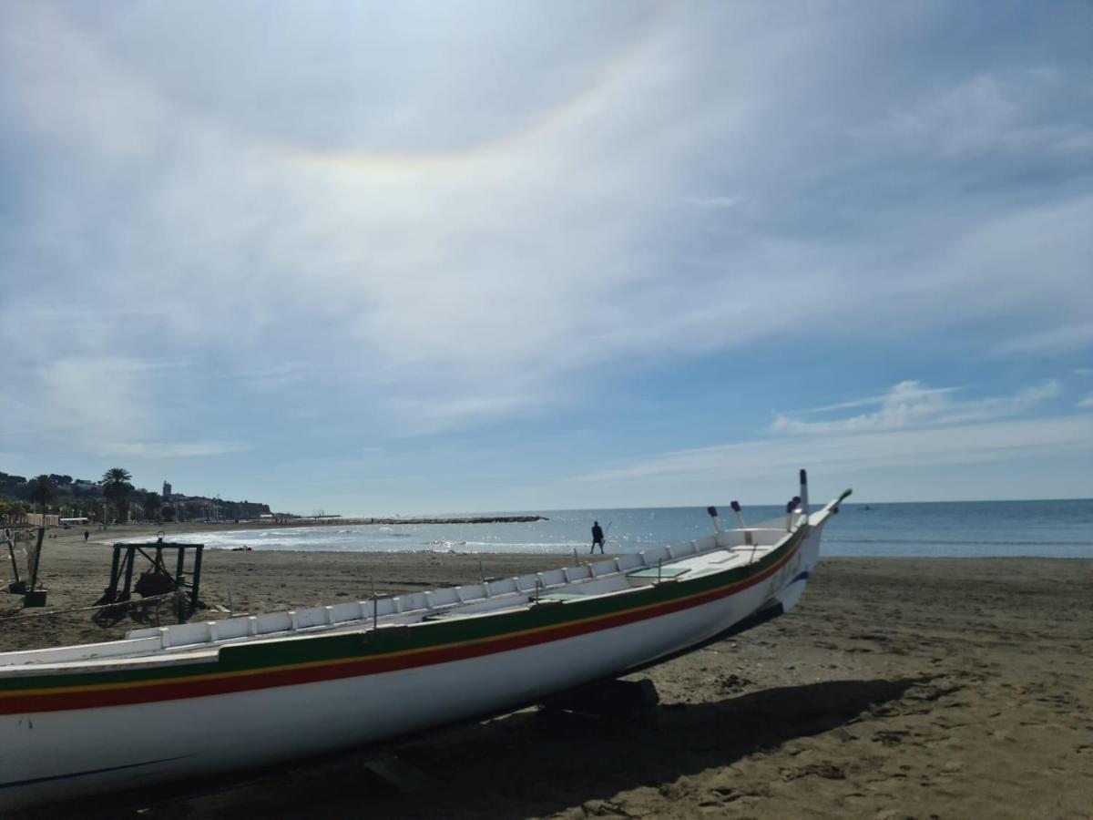 Apartamento Cerca De La Playa Apartment Malaga Bagian luar foto